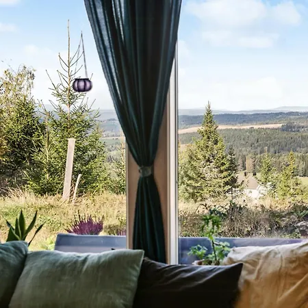 Family With Views Over Hadeland *