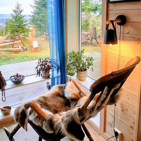 Family With Views Over Hadeland *